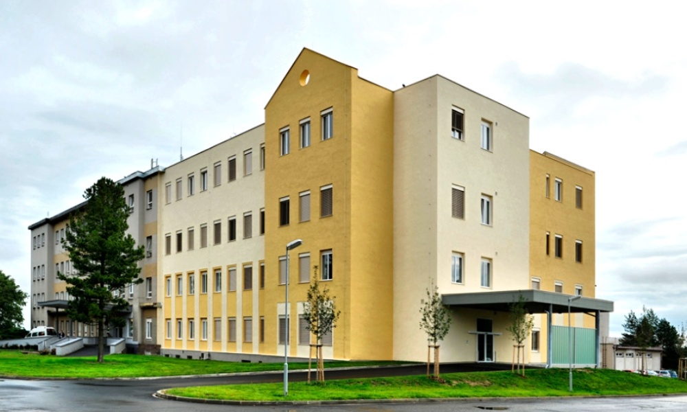 Uzavření chebské nemocnice nechává starosty okolních obcí a měst v klidu